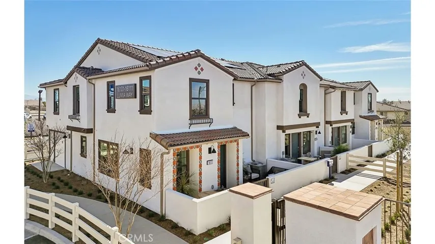 MODEL HOME COMPLEX