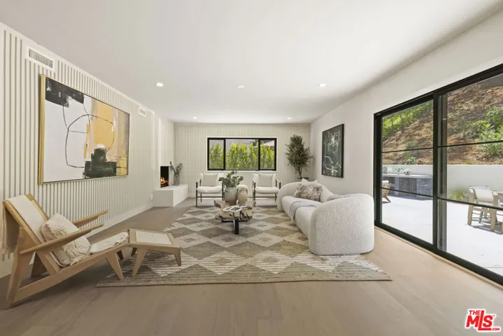 11268 Dona Lola Drive, Studio City, California 91604