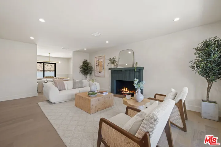 11268 Dona Lola Drive, Studio City, California 91604
