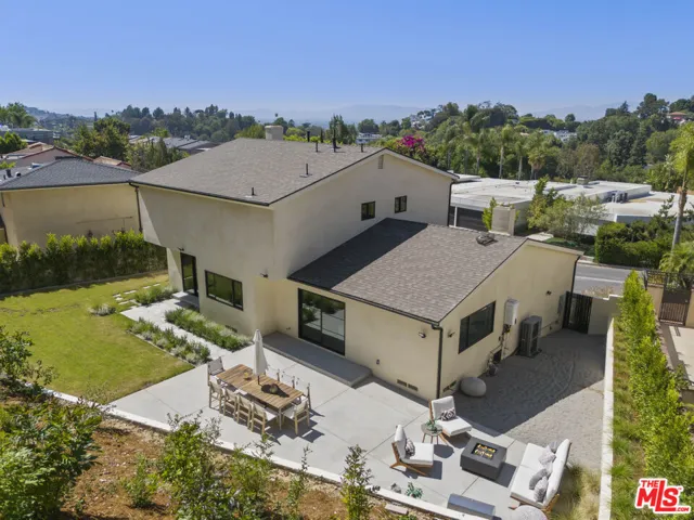 11268 Dona Lola Drive, Studio City, California 91604