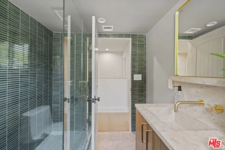 11268 Dona Lola Drive, Studio City, California 91604