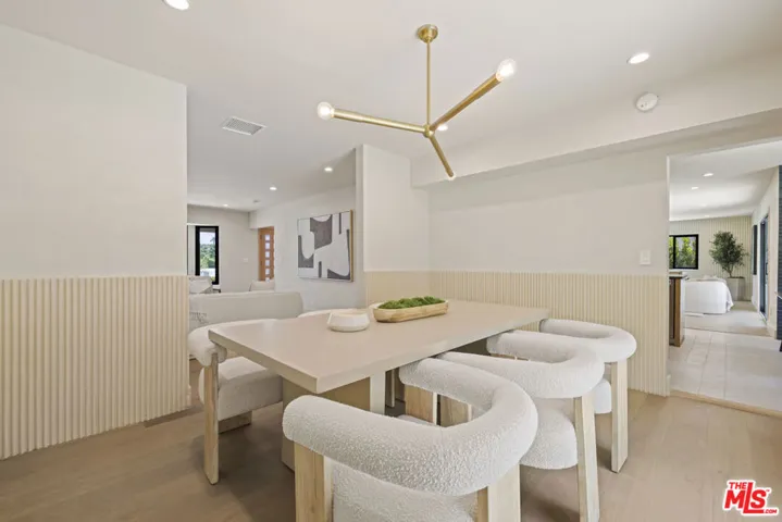 11268 Dona Lola Drive, Studio City, California 91604