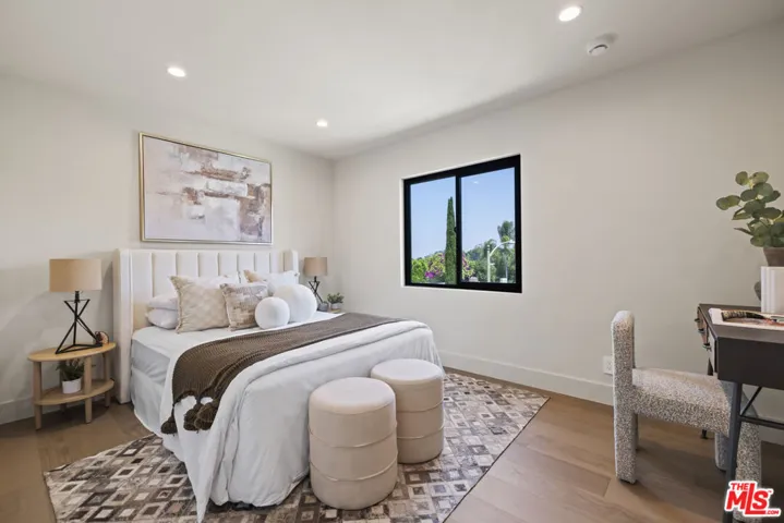 11268 Dona Lola Drive, Studio City, California 91604