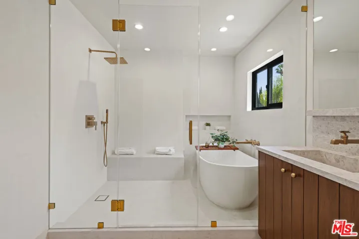 11268 Dona Lola Drive, Studio City, California 91604