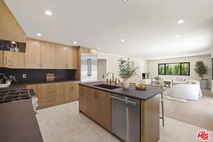 11268 Dona Lola Drive, Studio City, California 91604