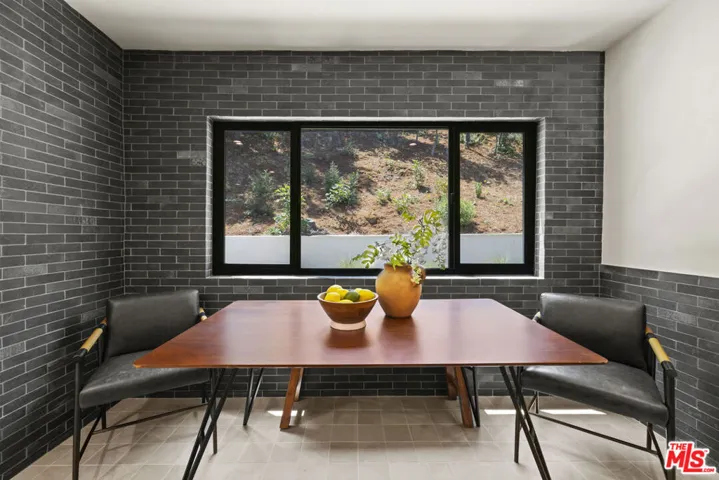 11268 Dona Lola Drive, Studio City, California 91604