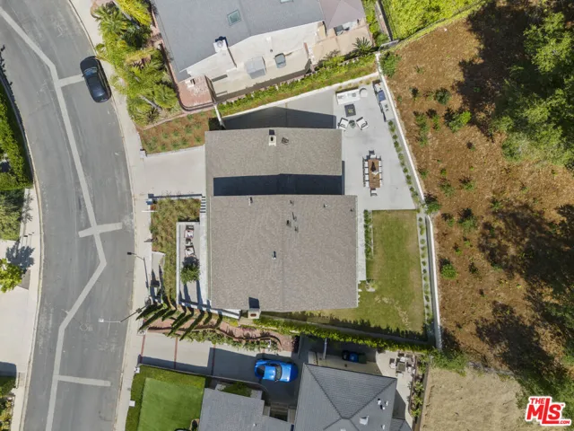 11268 Dona Lola Drive, Studio City, California 91604