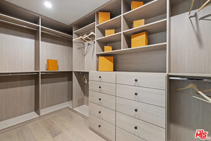11268 Dona Lola Drive, Studio City, California 91604