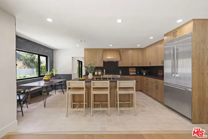 11268 Dona Lola Drive, Studio City, California 91604