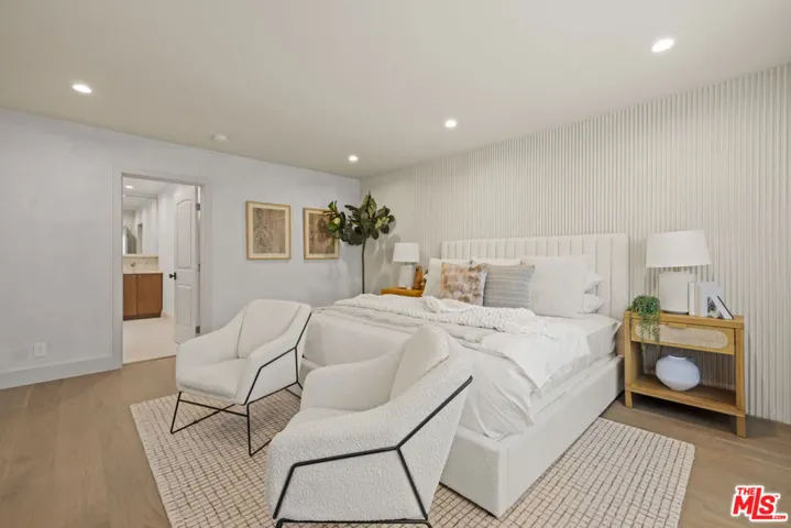 11268 Dona Lola Drive, Studio City, California 91604