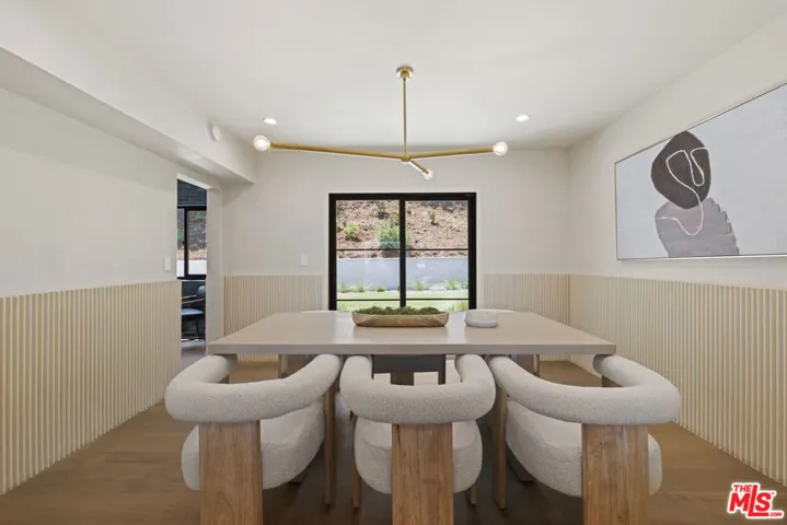 11268 Dona Lola Drive, Studio City, California 91604
