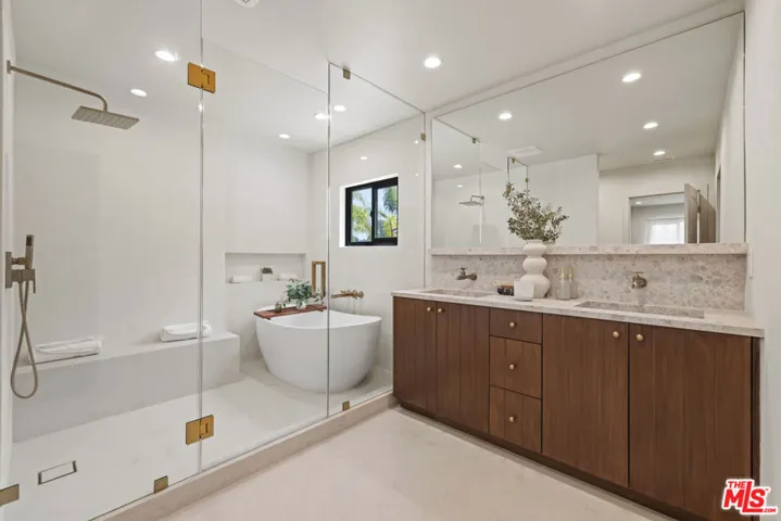 11268 Dona Lola Drive, Studio City, California 91604