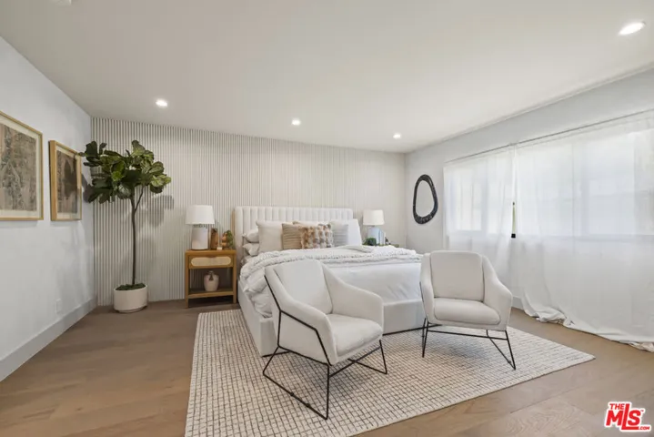 11268 Dona Lola Drive, Studio City, California 91604