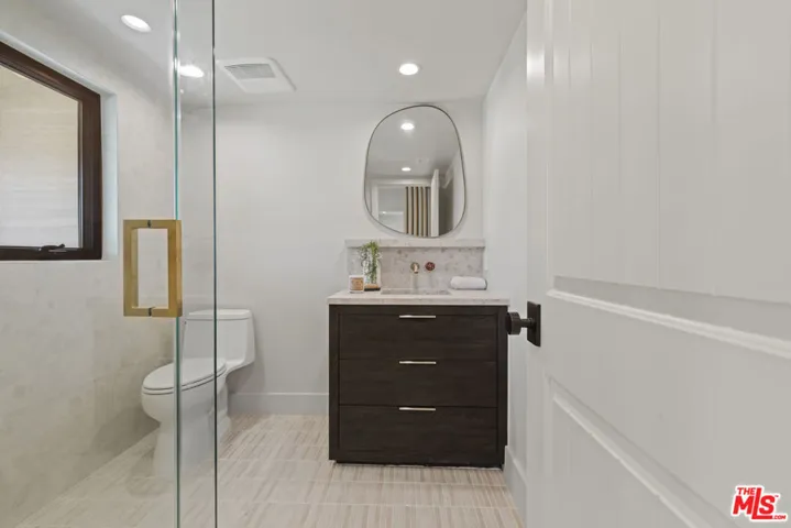 11268 Dona Lola Drive, Studio City, California 91604