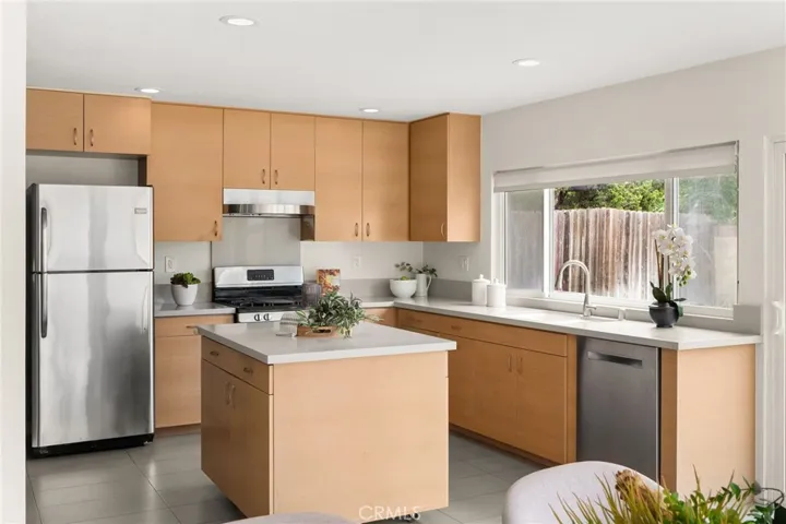 Kitchen with movable island
