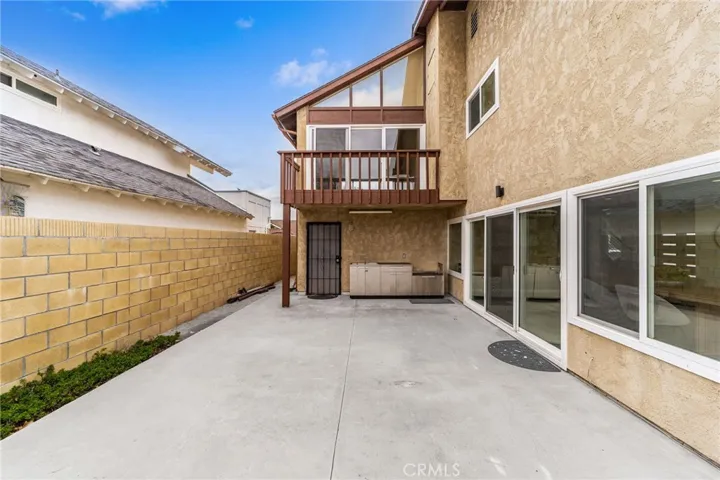 Huge side yard with gas hook up