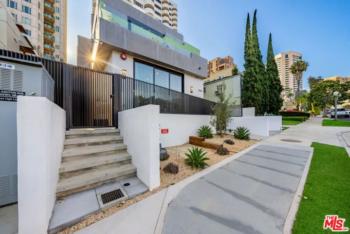 10563 Ashton Avenue 1, Los Angeles, California 90024