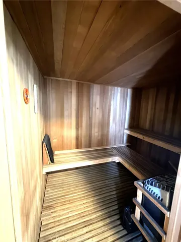 Walk-in large sauna