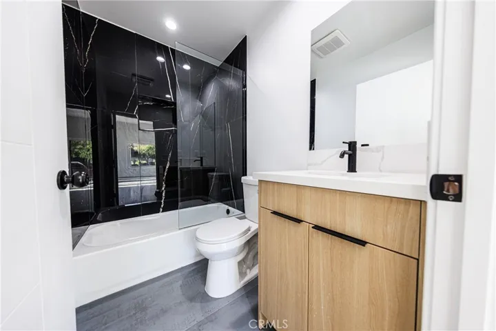 2847 S Victoria, Los Angeles, California 90016
