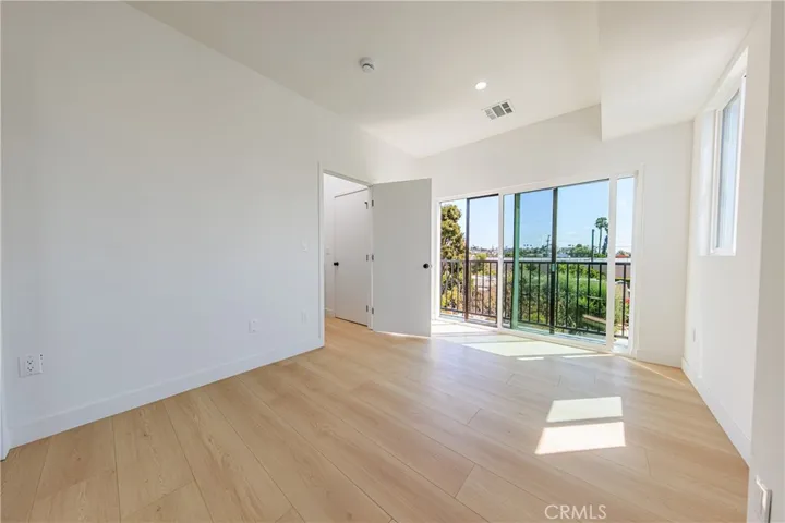 2847 S Victoria, Los Angeles, California 90016