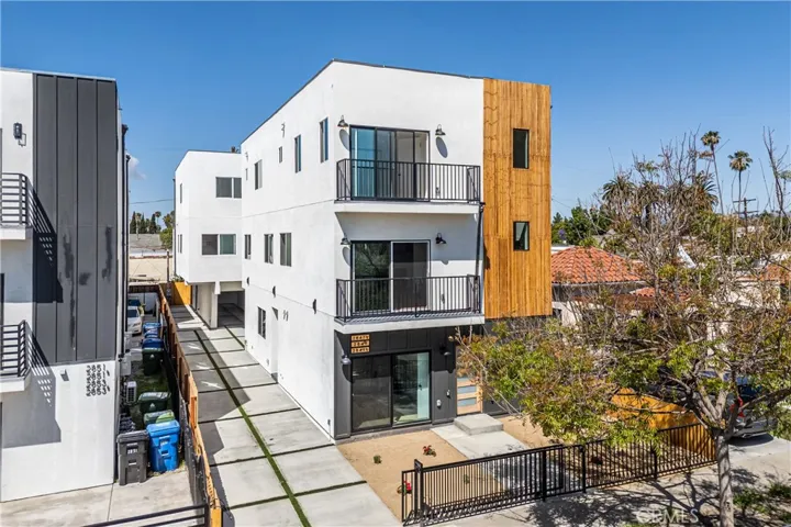 2847 S Victoria, Los Angeles, California 90016
