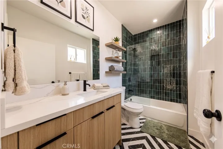 2847 S Victoria, Los Angeles, California 90016