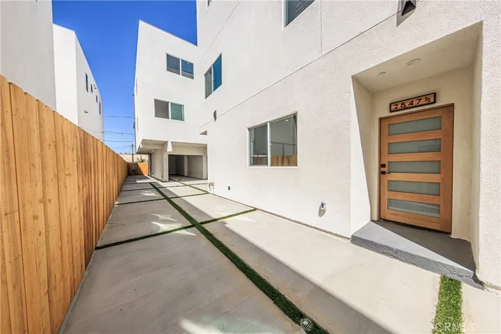2847 S Victoria, Los Angeles, California 90016