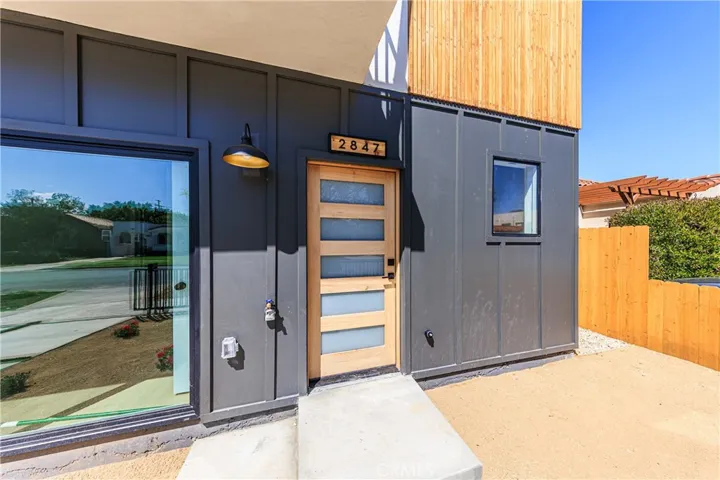 2847 S Victoria, Los Angeles, California 90016