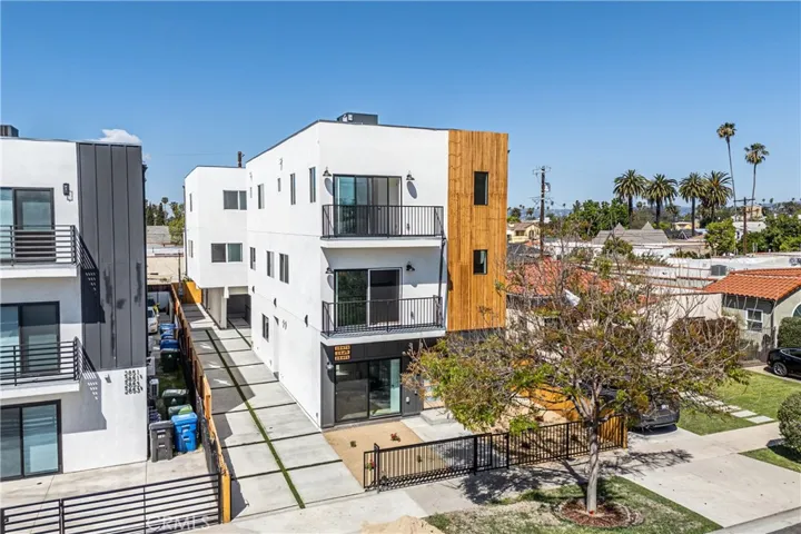 2847 S Victoria, Los Angeles, California 90016