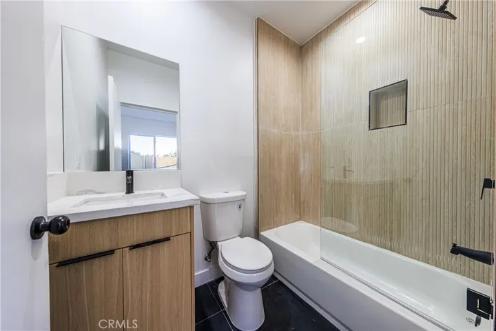 2847 S Victoria, Los Angeles, California 90016