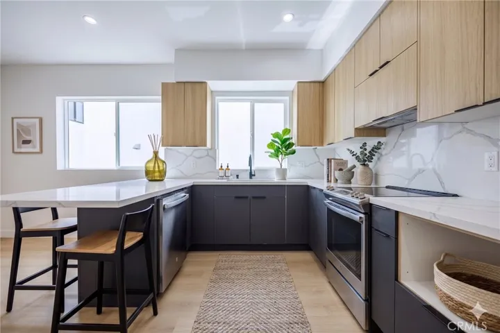 2847 S Victoria, Los Angeles, California 90016