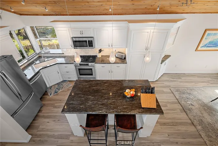Two-story ceiling over kitchen and dining room