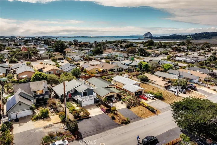 Blocks to downtown Baywood
