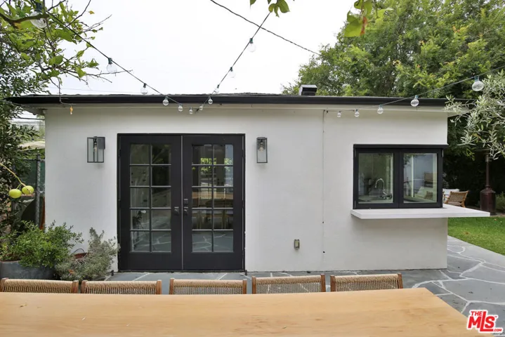 2330 Walnut Avenue, Venice, California 90291