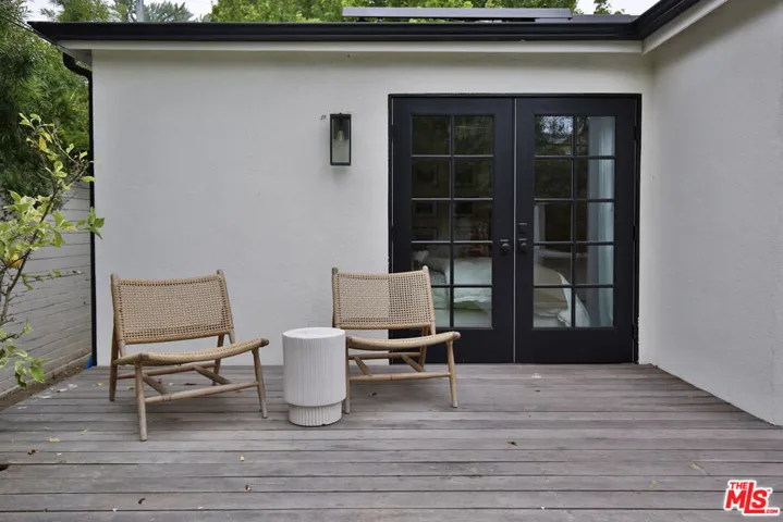 2330 Walnut Avenue, Venice, California 90291