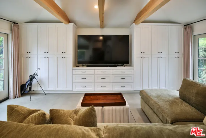 2330 Walnut Avenue, Venice, California 90291