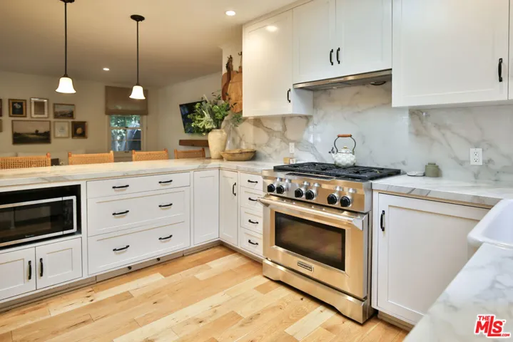 2330 Walnut Avenue, Venice, California 90291