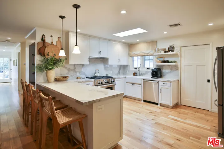 2330 Walnut Avenue, Venice, California 90291
