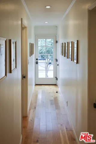 2330 Walnut Avenue, Venice, California 90291