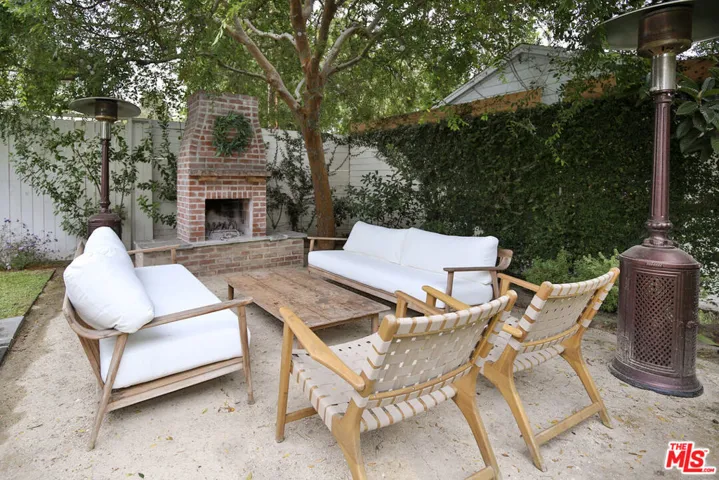 2330 Walnut Avenue, Venice, California 90291