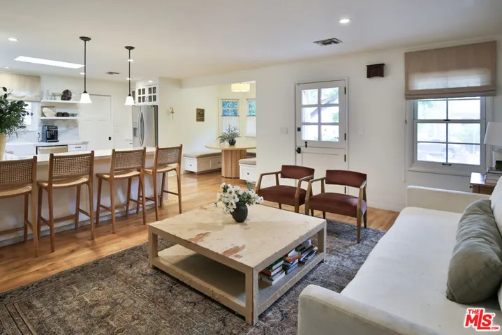 2330 Walnut Avenue, Venice, California 90291