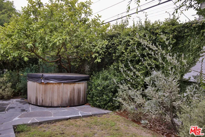 2330 Walnut Avenue, Venice, California 90291