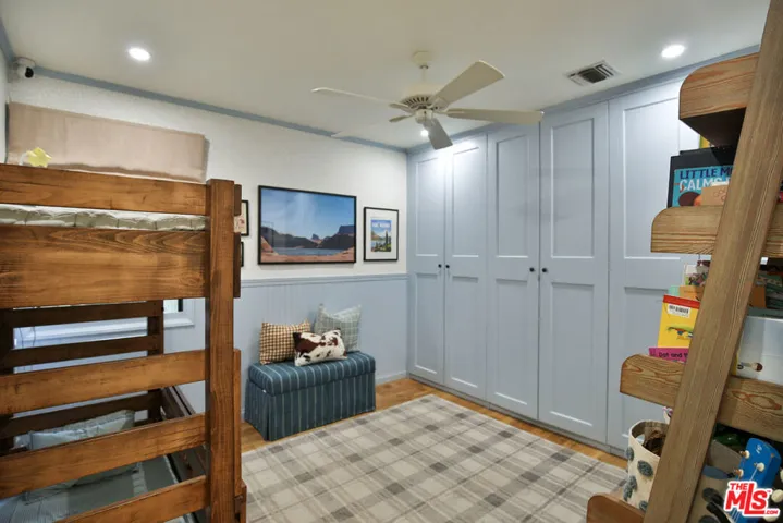 2330 Walnut Avenue, Venice, California 90291