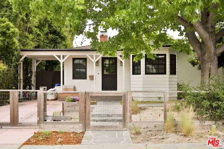 2330 Walnut Avenue, Venice, California 90291