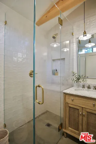 2330 Walnut Avenue, Venice, California 90291