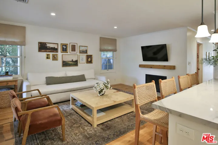 2330 Walnut Avenue, Venice, California 90291