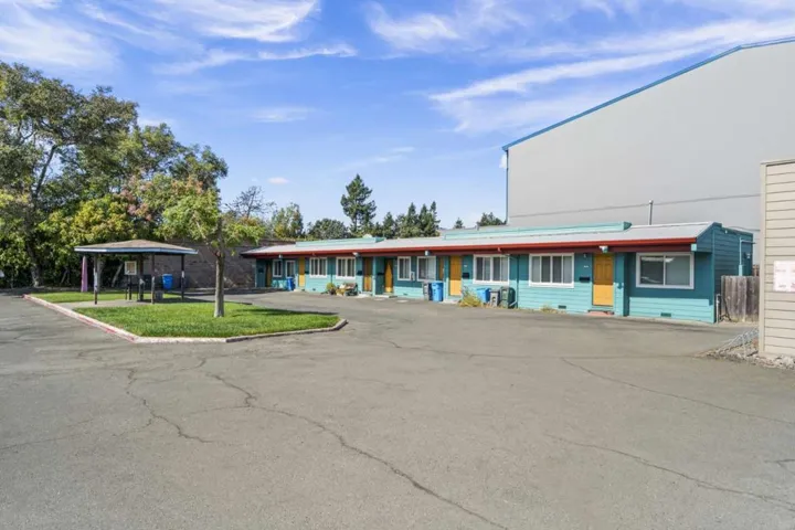1015 S A Street, Santa Rosa, California 95404