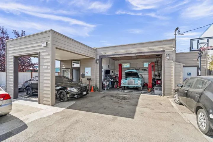 1015 S A Street, Santa Rosa, California 95404