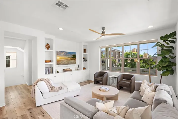 Bright living room ideal for relaxation or gathering.
