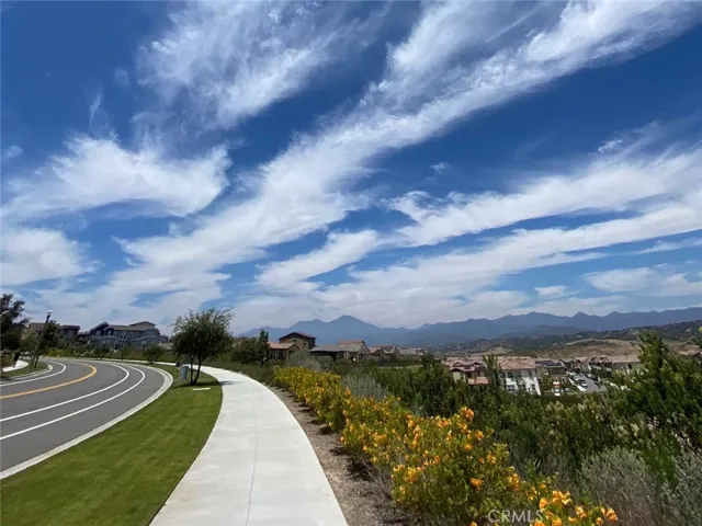 Open-sky community views creating a bright sense of space and scale.